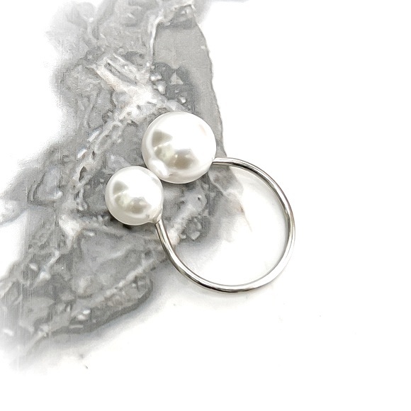 ❀ Minimalist Ivory White Faux Pearl Adjustable Statement Ring - Picture 4 of 8
